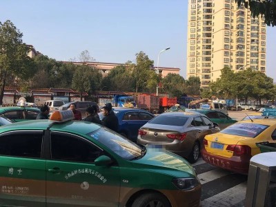 厦门机场叫滴滴还是出租车，厦门机场出租车公司电话是多少