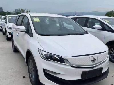 携华出行和逸乘出行哪个价格高，携华出行和风韵出行哪个好